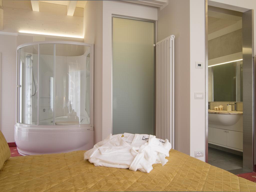Hotel Miramonti Мадонна-ди-Кампильо Экстерьер фото