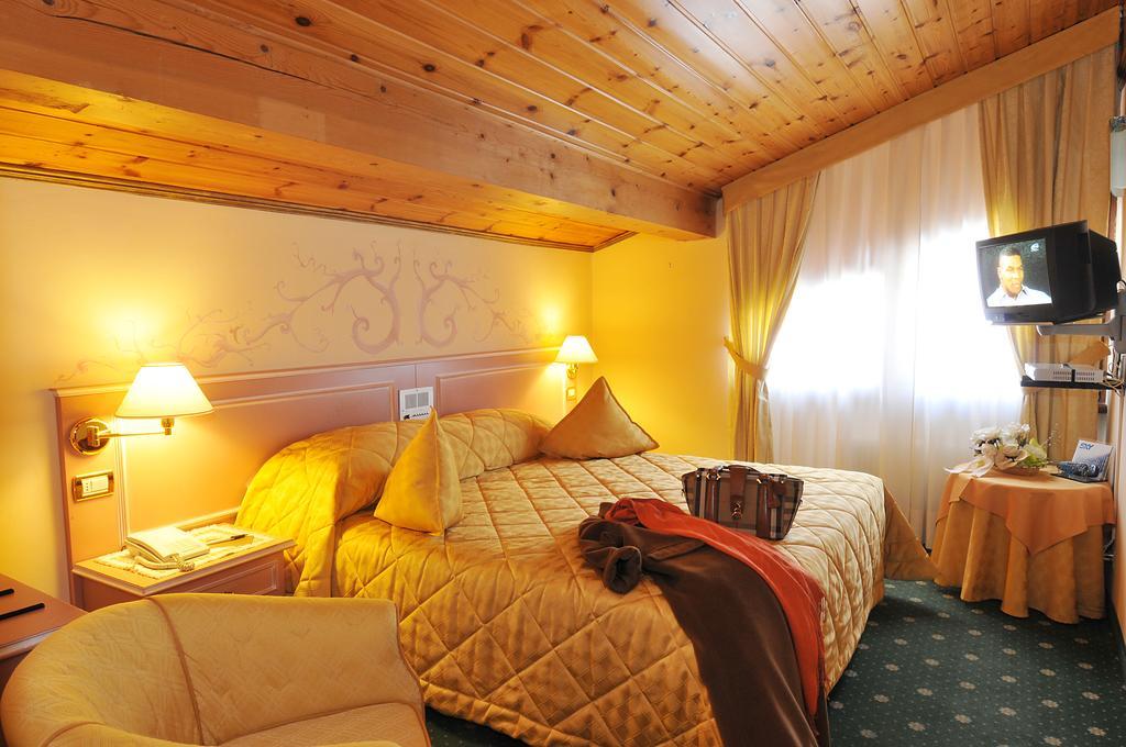 Hotel Miramonti Мадонна-ди-Кампильо Экстерьер фото
