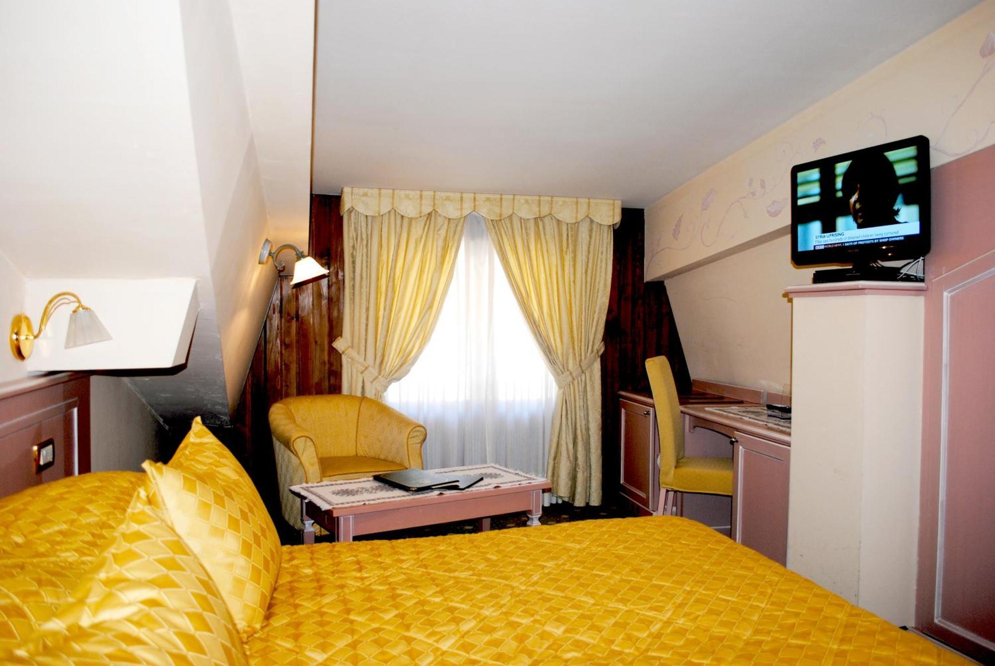 Hotel Miramonti Мадонна-ди-Кампильо Экстерьер фото