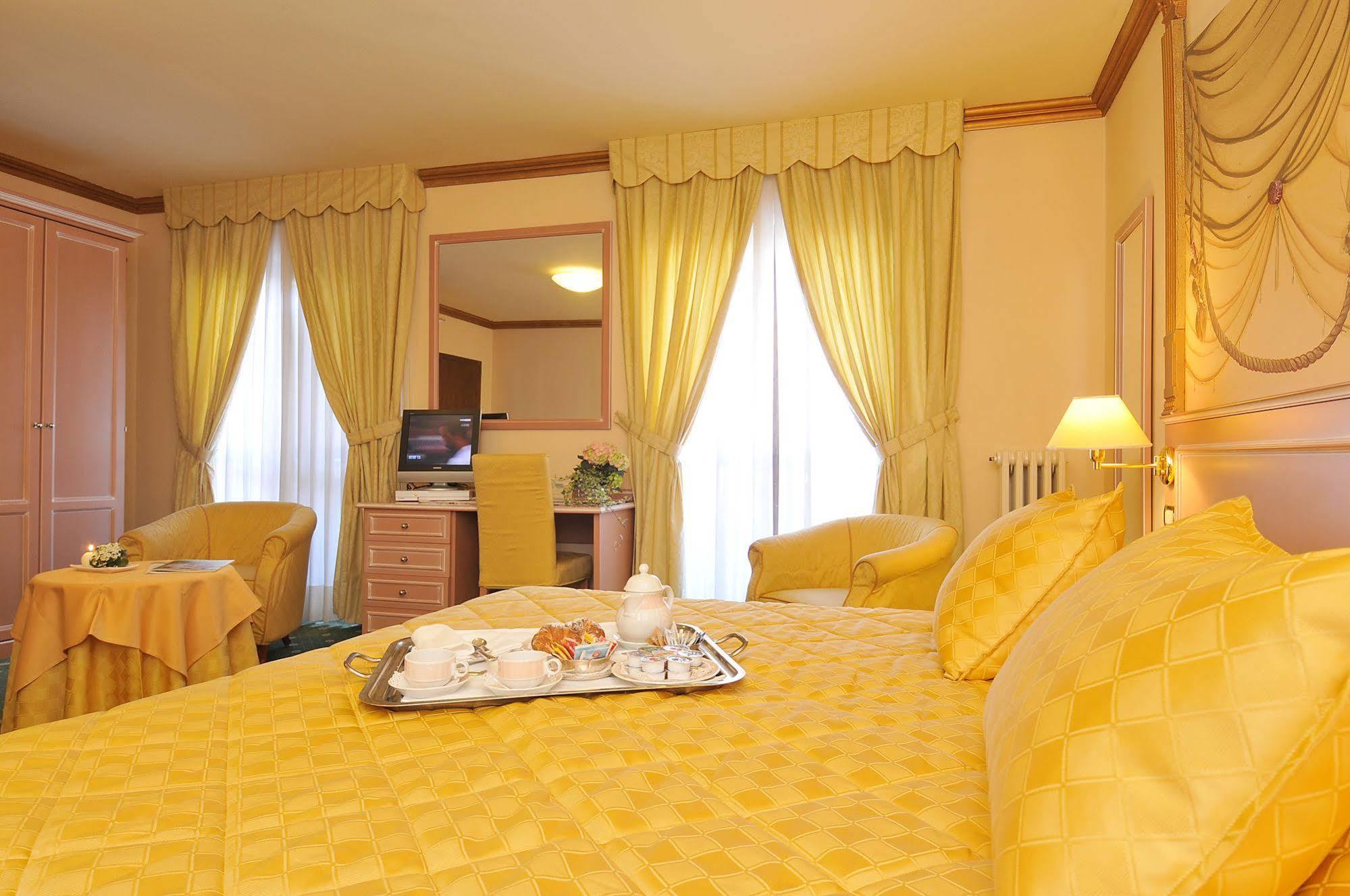 Hotel Miramonti Мадонна-ди-Кампильо Экстерьер фото